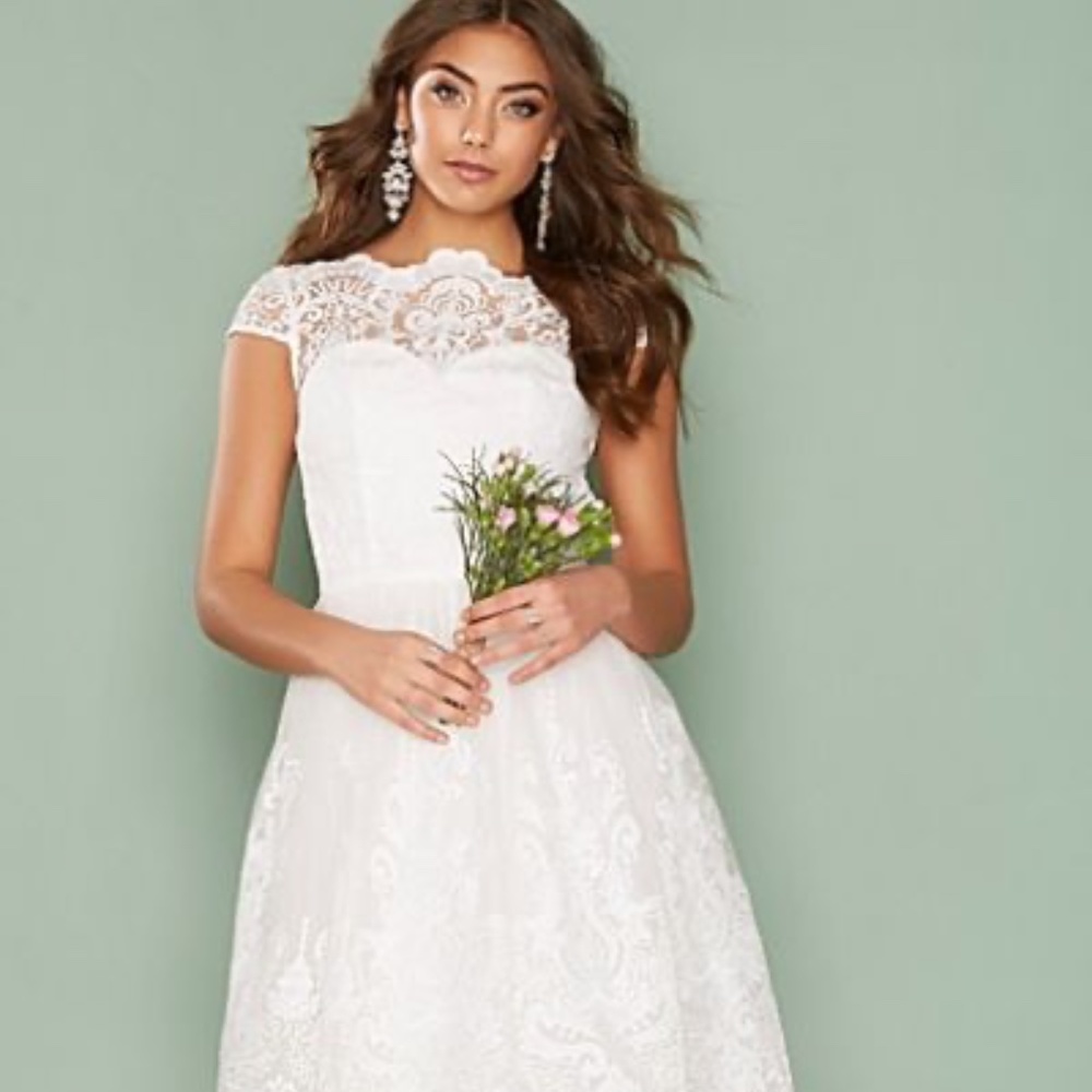 👰NWT  Scalloped Lace cap sleeve dress👰
